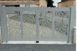 Collection Écran et Nature – Portail modèle « Arabesque »